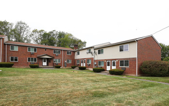 Saybrook Apartments in Middletown, CT - Building Photo - Building Photo