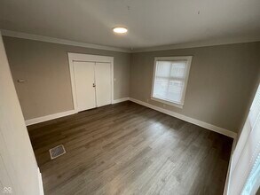 129 W Hendricks St in Shelbyville, IN - Building Photo - Building Photo