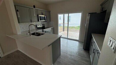 502 W Sanger St in Celeste, TX - Building Photo - Building Photo