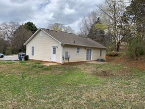 1620 Granite St in Winston-Salem, NC - Foto de edificio - Building Photo