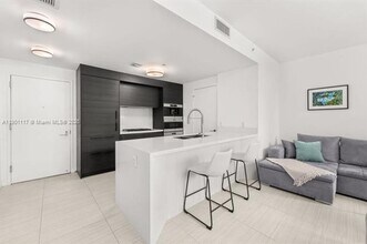 1 Collins Ave in Miami Beach, FL - Building Photo - Building Photo
