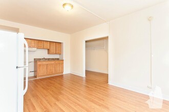 2779 N Milwaukee Ave in Chicago, IL - Building Photo - Building Photo