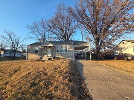 8573 Kathlyn Dr in Berkeley, MO - Building Photo