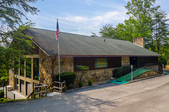 Pinecrest Townhomes in Pigeon Forge, TN - Building Photo - Building Photo