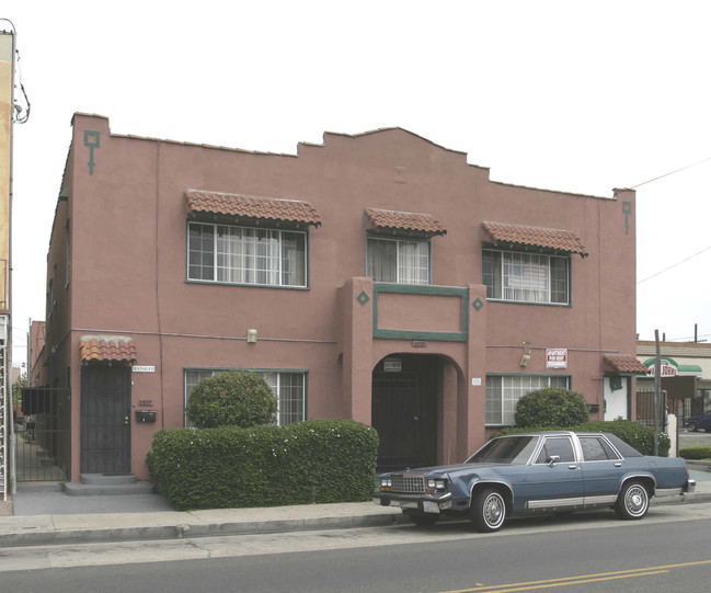 1917 E 4th St in Long Beach, CA - Foto de edificio - Building Photo