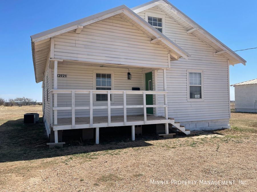 22921 Compound Rd in Canyon, TX - Building Photo