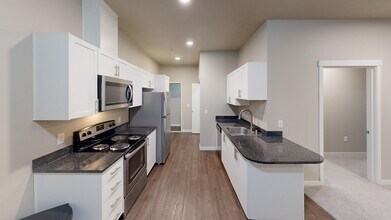 Four Seasons Central in Vancouver, WA - Foto de edificio - Building Photo