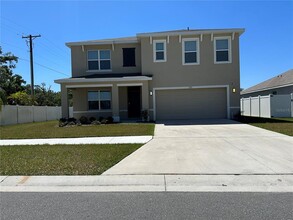 1703 Johnson Pointe Dr in Plant City, FL - Foto de edificio - Building Photo