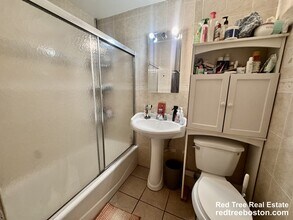 11 Tabor Pl, Unit 1 in Brookline, MA - Foto de edificio - Building Photo