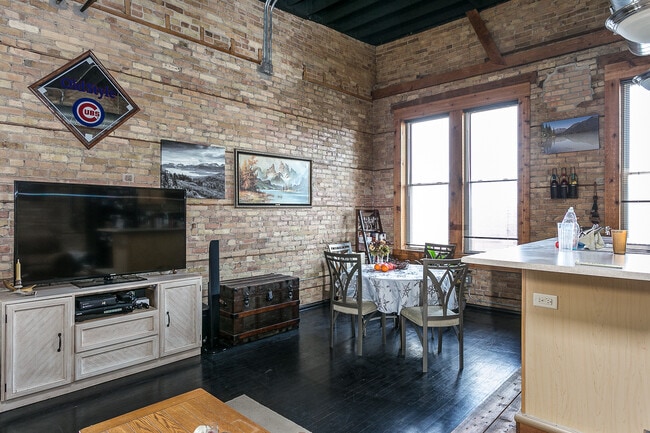 421 N Main St in Oshkosh, WI - Building Photo - Building Photo