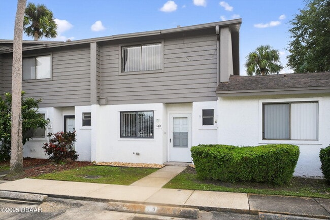 168 W Sandalwood Ct in Daytona Beach, FL - Building Photo - Building Photo