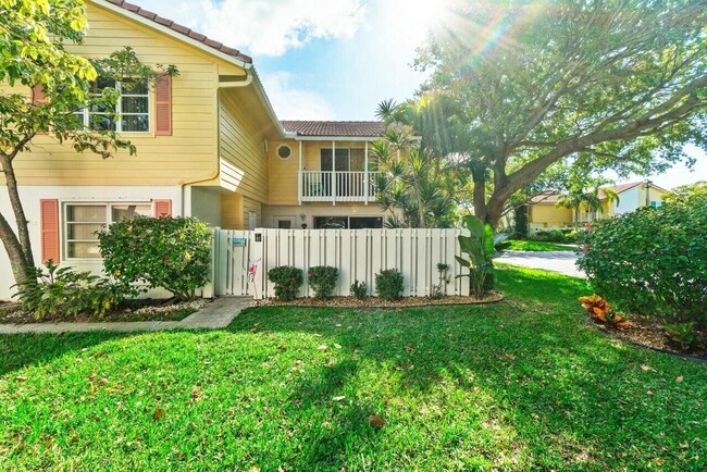 227 Seabreeze Cir in Jupiter, FL - Building Photo - Building Photo
