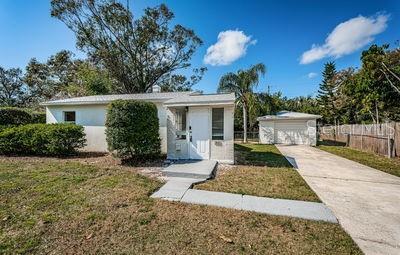 property at 1611 Canterbury Rd N