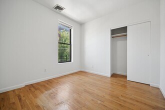 236 Newark Ave in Jersey City, NJ - Building Photo - Building Photo