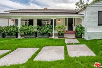 1285 Sunset Plaza Dr in Los Angeles, CA - Building Photo - Building Photo