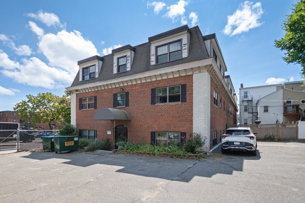 191-193 Bunker Hill St in Boston, MA - Building Photo