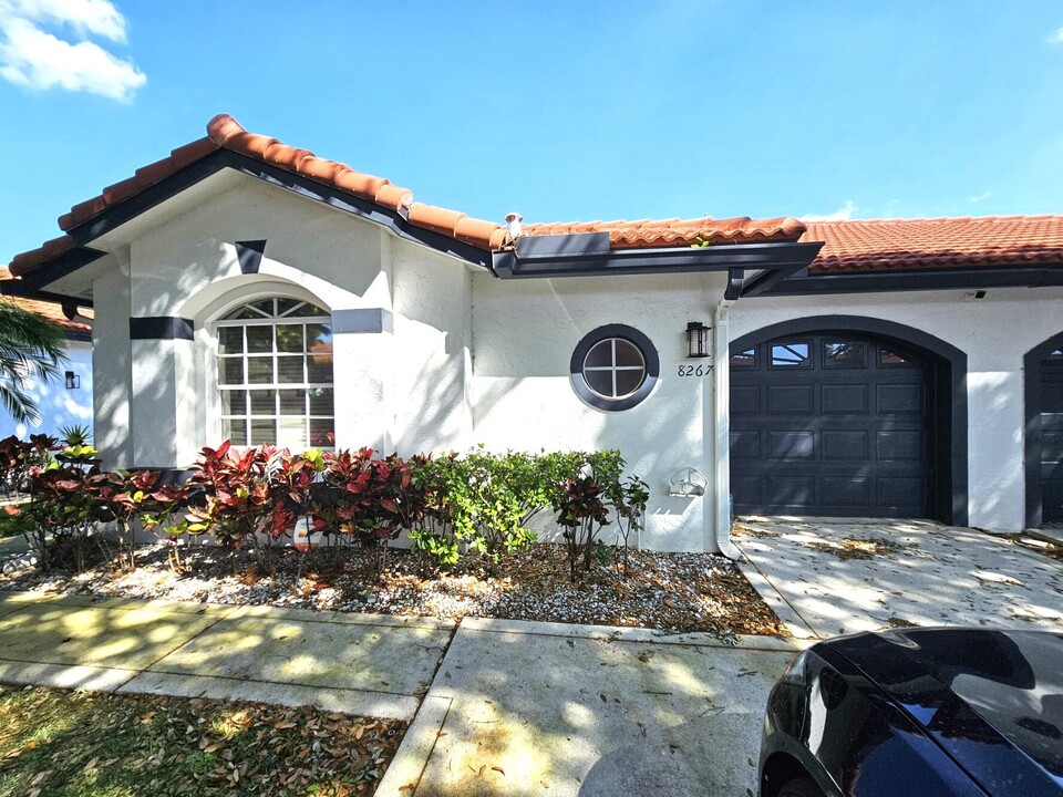 8267 Vía Di Veneto in Boca Raton, FL - Building Photo