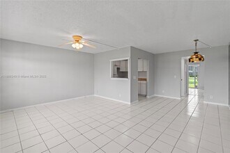 555 Fanshaw N in Boca Raton, FL - Building Photo - Building Photo