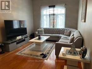 531 Reeves Way Blvd in Whitchurch-Stouffville, ON - Building Photo - Building Photo