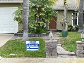 146 Village Run W in Encinitas, CA - Building Photo