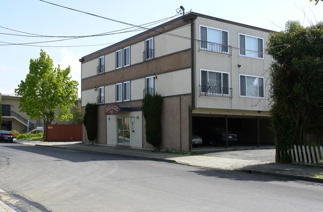 65 Hemlock Ave in Redwood City, CA - Foto de edificio - Building Photo