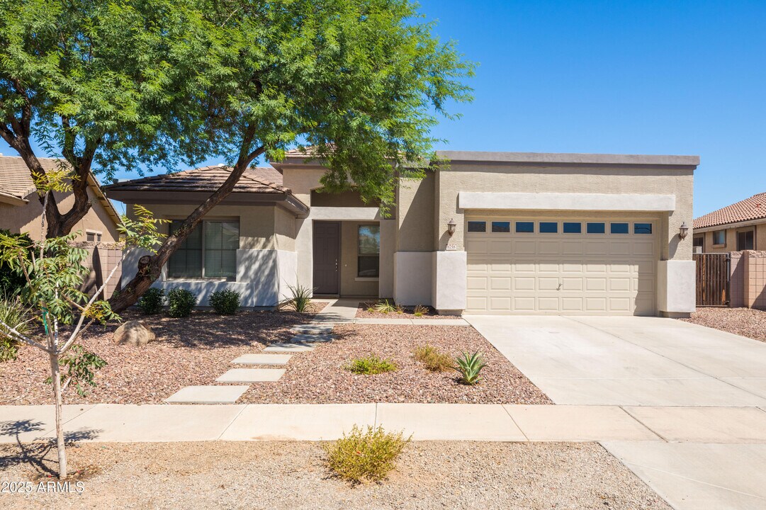 8758 West Myrtle Ave in Glendale, AZ - Building Photo