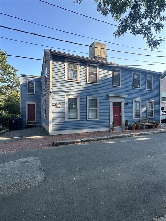 6 River St in Salem, MA - Building Photo