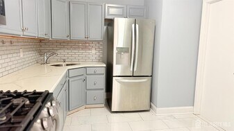 396 College Dr in Edison, NJ - Building Photo