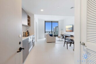 601 NE 1st Ave in Miami, FL - Building Photo - Building Photo