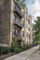 912 W Dakin St, Unit #917-304 in Chicago, IL - Building Photo
