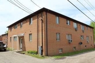 2901 Harwick Dr in Lansing, MI - Building Photo - Building Photo