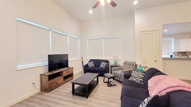 1711 Sycamore St in Commerce, TX - Building Photo - Building Photo