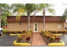 9970 SW 88th St in Miami, FL - Building Photo