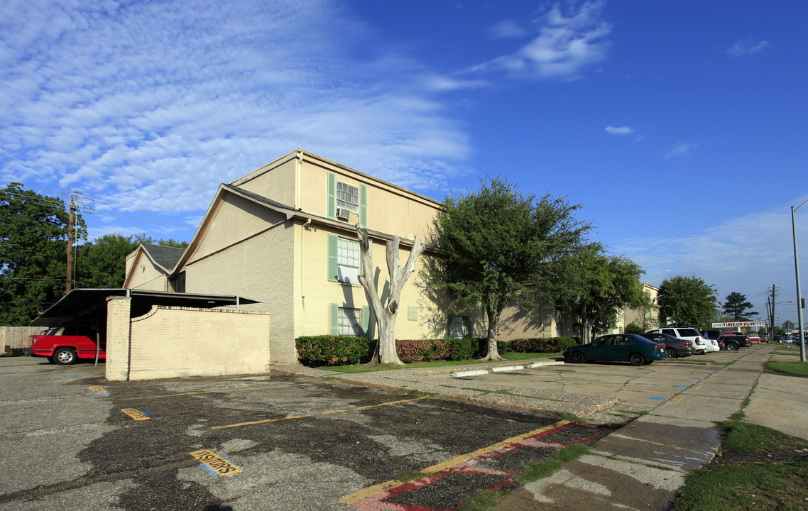 Country Club Village Apartments in Houston, TX - Building Photo