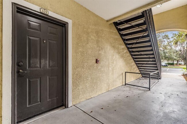 10108 Courtney Oaks Cir in Tampa, FL - Building Photo - Building Photo