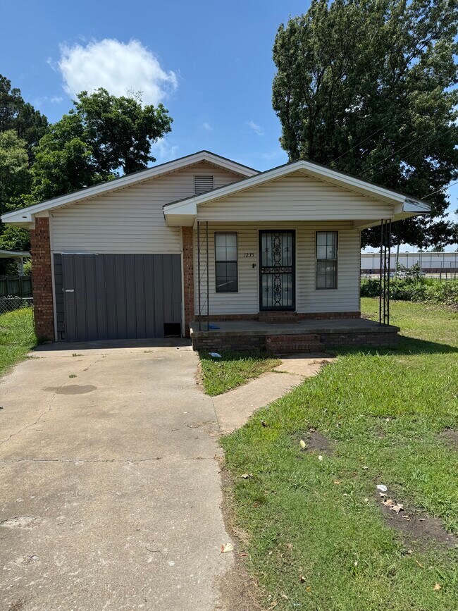 1235 Harrell in Wynne, AR - Foto de edificio - Building Photo