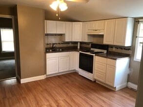 10 Winsor St, Unit 10 Winsor st apt#3 in New Bedford, MA - Building Photo - Building Photo