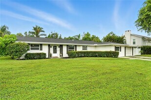 1250 Kasamada Dr in Ft. Myers, FL - Building Photo