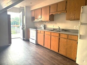 120 S Garden Ave in Gillett, WI - Foto de edificio - Building Photo