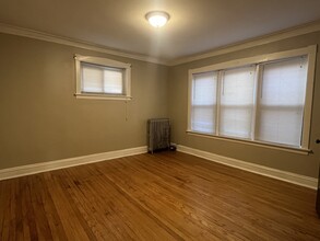 7363 S Coles Ave in Chicago, IL - Building Photo - Interior Photo