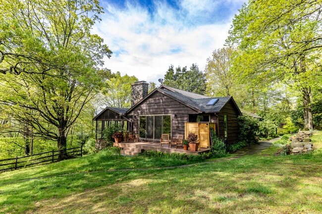 1 Pine Hill Trail in Sherman, CT - Building Photo - Building Photo