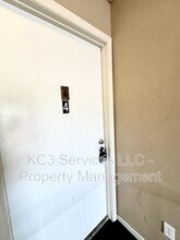 8717 Countryshire Ln in Kansas City, MO - Building Photo - Building Photo