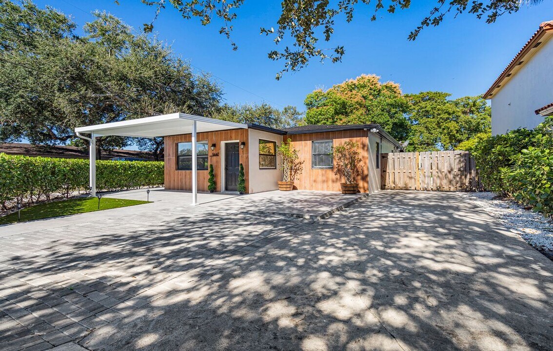 5647 Lincoln St in Hollywood, FL - Building Photo