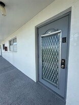 8450 Sunrise Lakes Blvd in Sunrise, FL - Building Photo