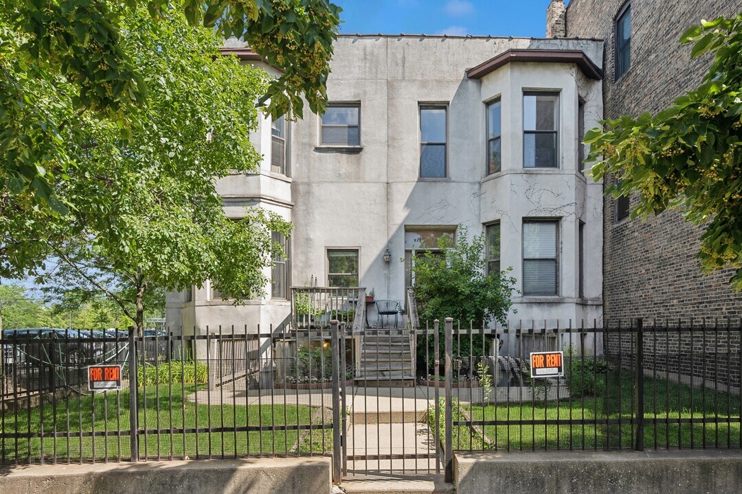 828 W Dakin St in Chicago, IL - Building Photo
