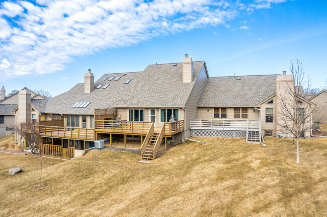 The Townhomes of Meadow Point in West Des Moines, IA - Building Photo - Building Photo