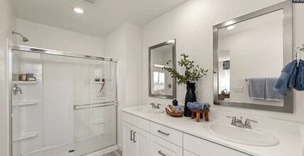 808 Cliff Ct in Roseville, CA - Building Photo - Building Photo