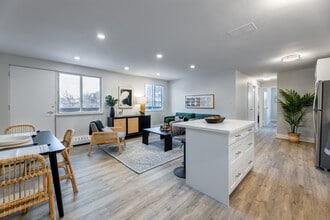 1111 Forestwood in Mississauga, ON - Building Photo - Interior Photo