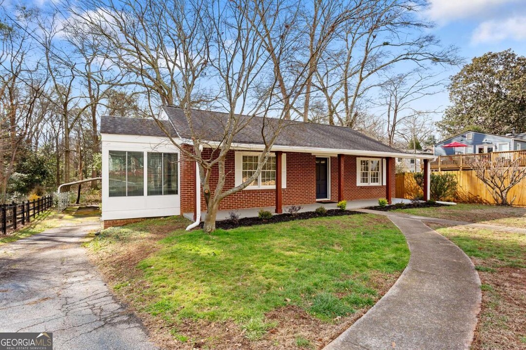 1370 Quarles Ave SE in Smyrna, GA - Building Photo