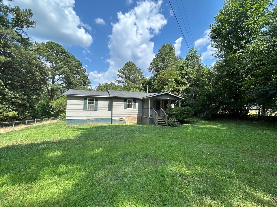 201 Herring Rd in Newnan, GA - Foto de edificio
